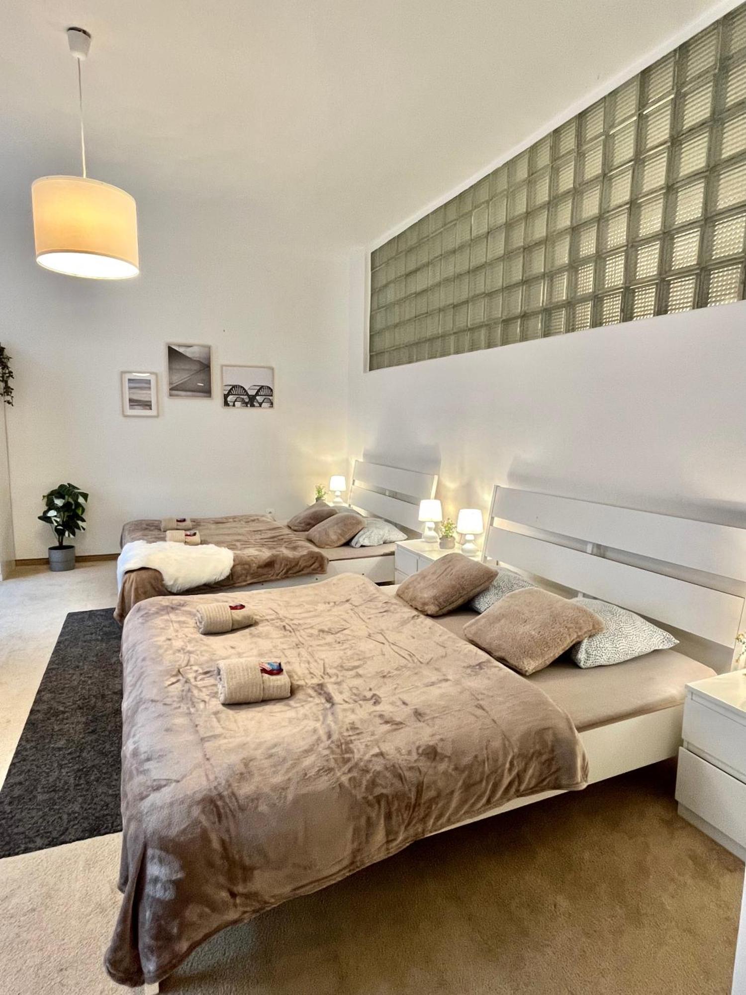 Apartment Lea - Old Town Братислава Экстерьер фото