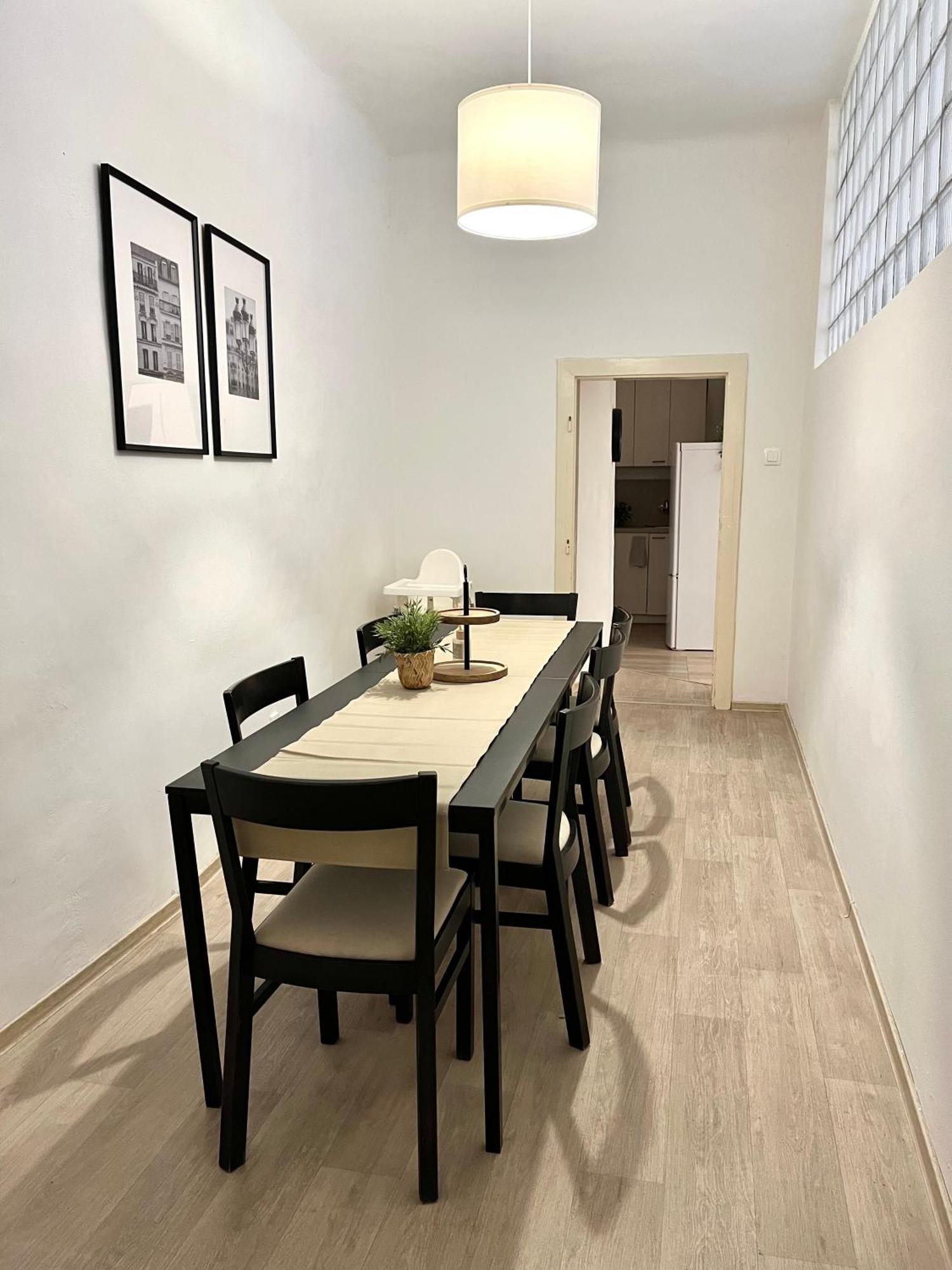 Apartment Lea - Old Town Братислава Экстерьер фото