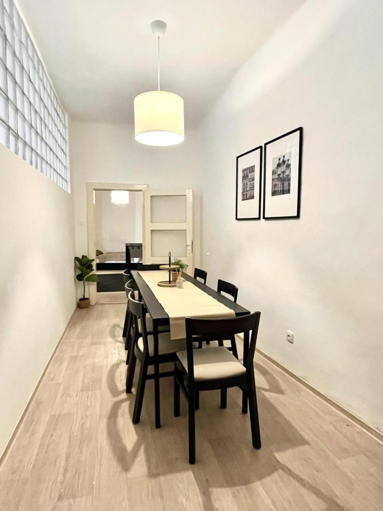 Apartment Lea - Old Town Братислава Экстерьер фото